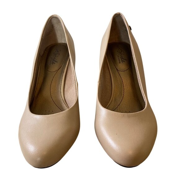 LifeStride Beige Closed Toe Pumps Vegan Leather 7.5 W - Picture 6 of 10